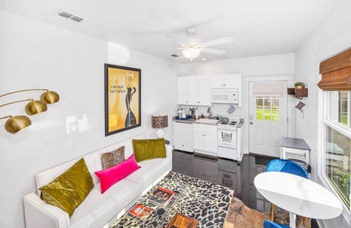 Lockeland Springs Cottage | Clean, comfortable and modern cottage in trendy and historic Lockeland Springs