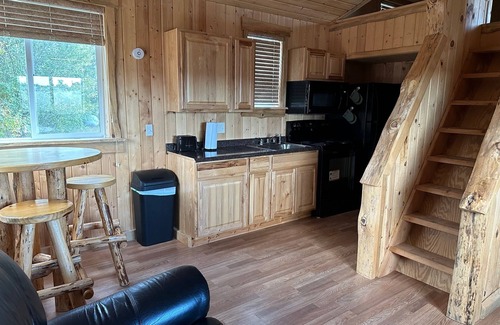Raymond Cabin | Clean, comfortable cabin. Sleeps 4