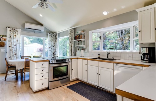 Amazon Other | Clean comfortable home near campus, 10 minute walk to Hayward Field