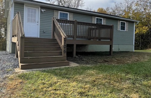High Point House | Clean, Comfy and Quiet House Smith Mountain Lake and Blue Ridge