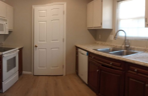 High Point House | Clean Comfy Cottage - Near Downtown High Point Furniture Market, Hospitals & HPU