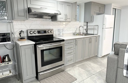 Erin Mills House | Clean & Cozy Basement Appartment