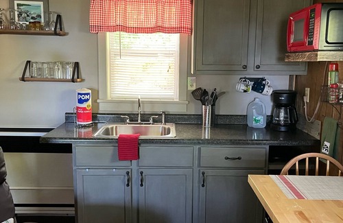 Silver City Cabin | Clean & cozy couples cabin close to the Porcupine mountains~Rustic yet modern
