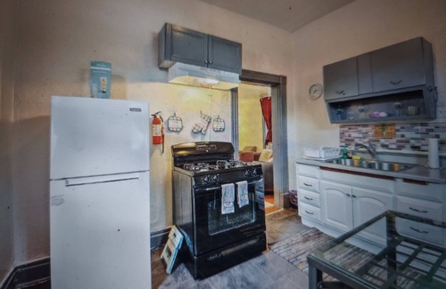 Cincinnati House | Clean Cozy Private Vacation Home w Grill Yard Free Parking OTR is 5 mi sleeps 6