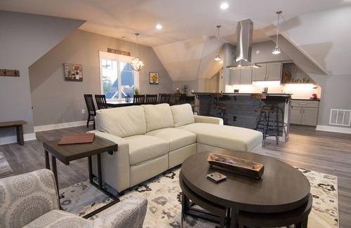 Six Mile House | Clean, Modern, Lake Keowee Retreat Near Clemson