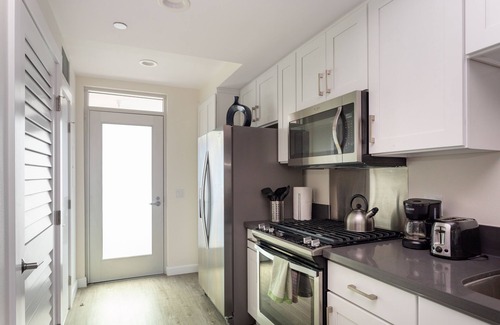 Pasadena Apartment | Clean & Sanitized Stylish Studio in the Heart of Pasadena