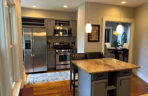 Auburn House | Clean, secure, fully furnished 2nd floor home