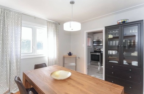 Manor Park House | Clean Spacious 4 Bedroom Home Manor Park 10mins Downtown Ottawa
