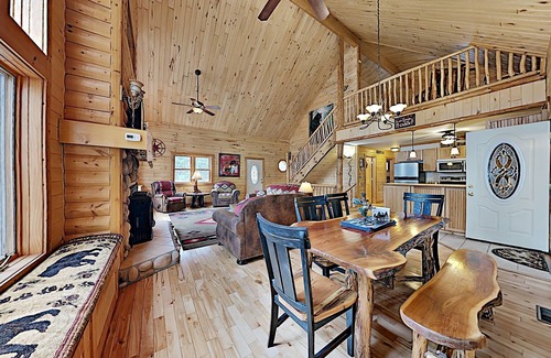 Hayward Cabin | Clean & Spacious On 3,000 Acre Crystal Clear Grindstone Lake