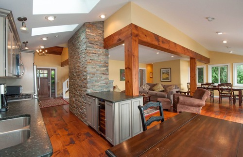 Northwest Ithaca House | Clean, Stylish, Well Maintained, Lakefront, Amazing Views, Pet Friendly, College