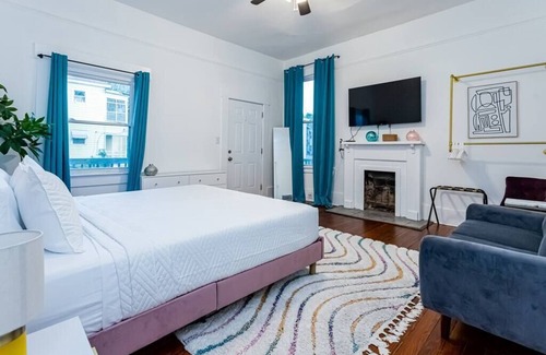 Thomas Square House | Clean Suite: Downtown Starland Yard Forsyth Park - Lower