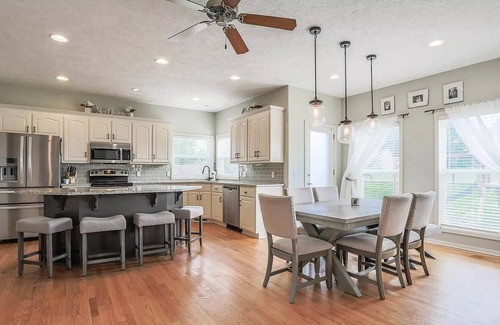 Elkhorn House | CLEAN Updated & Spacious Family Home!