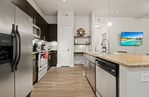 Nassau Bay Apartment | Clear Lake Stay w/Pool View: Family Friendly