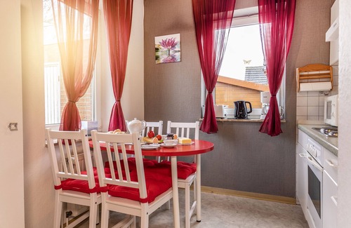 Horum Apartment | Clear view and idyllic: The ground floor apartment scores especially by its r