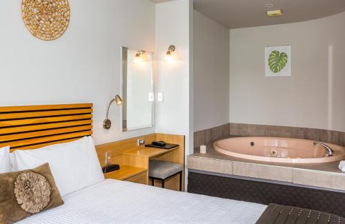 Waipahihi Hotel | Clearwater Motor Lodge