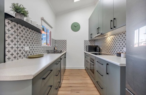 Kyabram House | Clements House, 100 metres from the main street. 3 Bedroom Family Home.
