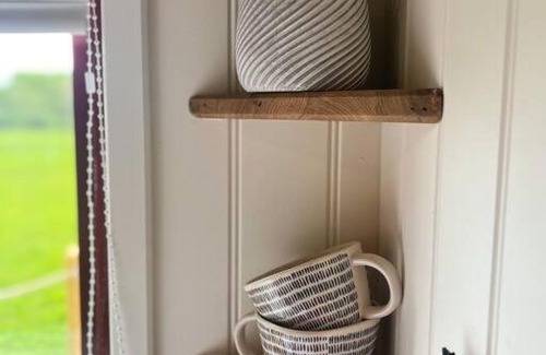 Staplefield House | Cleo’s Hut