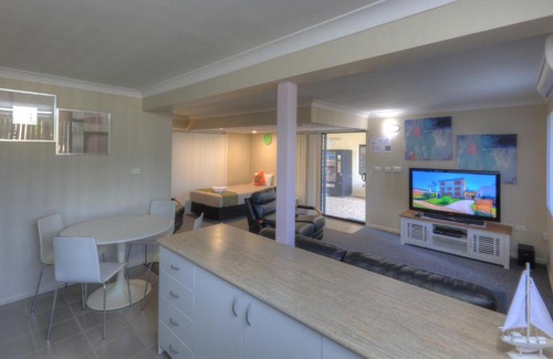 Cleveland Hotel | Cleveland Bay Air Motel