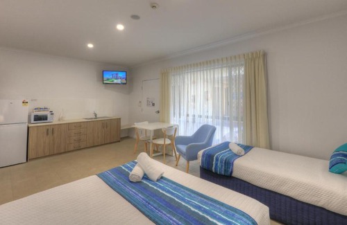 Cleveland Hotel | Cleveland Bay Air Motel