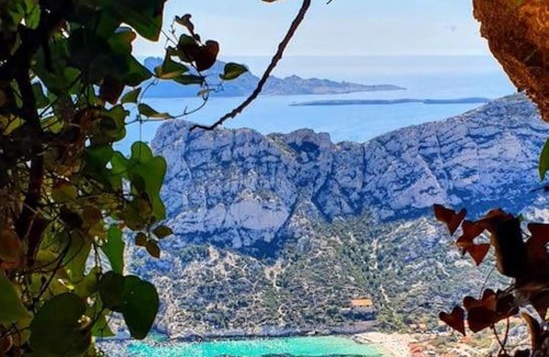 Cassis Apartment | Click! Casa Lamartine Fabulous Ideal Location Walk to ALL!