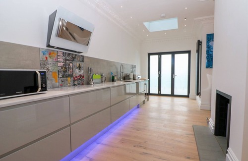St Leonards-On-Sea Cottage | CLIFFHANGER, family friendly, luxury holiday cottage in Hastings