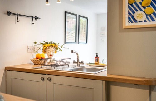 Clifford Chambers Cottage | Clifford Chambers - Cosy 2BD Home, Perfect For Family