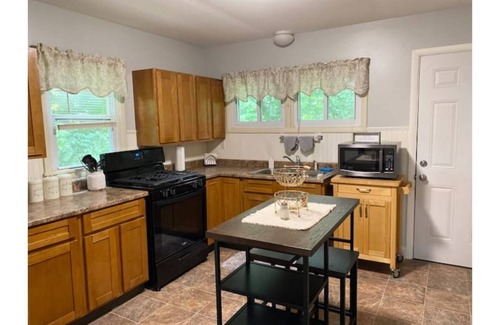 Oneida House | Cliffside Getaway: Turning Stone, Vernon Downs,etc
