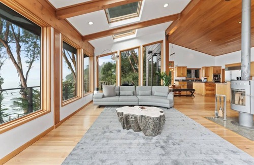 Big Sur House | Cliffside Luxury Retreat: Panoramic Views + Outdoor Copper Tub + Sauna