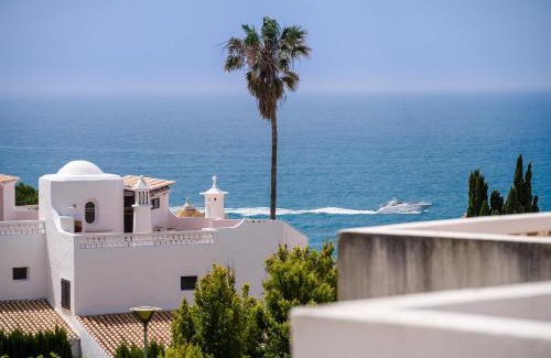 Alporchinhos Villa | Clifftop Beach House - Pool, Private Terrace, Garden & Paddle Boards