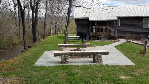 Whittier House | Climbing Bear Creekside Cabin