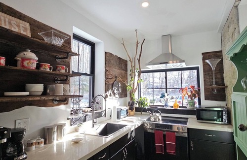 Clinton Cottage | Clinton's Hidden Secret Renovated 2-bedroom Stonehouse with WiFi, AC and more