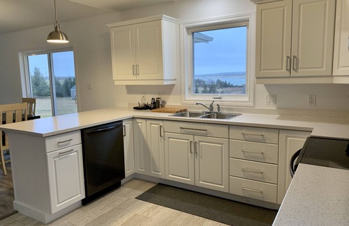 Clinton House | Clinton Sunset Retreat ! 3 Bedrooms 2 Bathrooms. 180 degree water views!