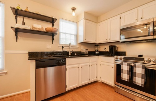 Countryside House | ClintonCrest: Private Yard & Near DC