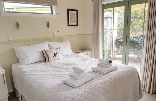 Clive Ski Chalet | Clive Colonial Cottages