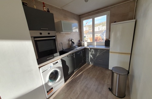 Coteaux Ouest Apartment | Clock apartment near quai de Seine and di center