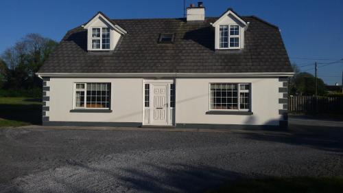 Corrandulla House | Cloonboo Lodge With Tours Sleeps 12