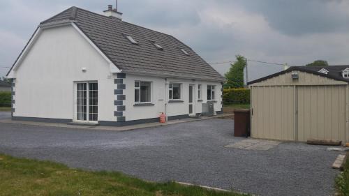 Corrandulla House | Cloonboo Lodge With Tours Sleeps 12