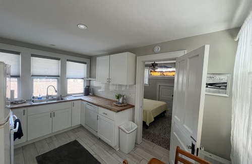 Crescent Lake House | Close 2 North shore DT, art, events + more! w/2Bikes