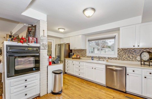 Wichita House | Close to airport and walking distance to restaurants and shopping
