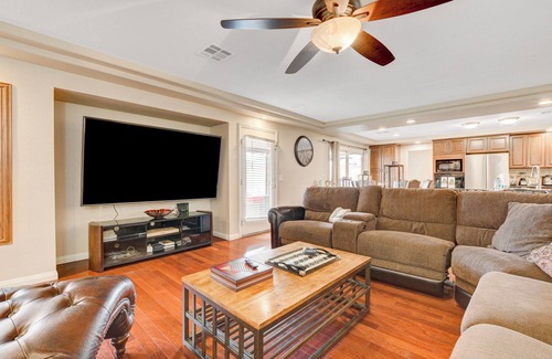Enterprise House | Close to Airport, Stadium, and Strip. Villa with Amazing Pool and BBQ/Bar Area