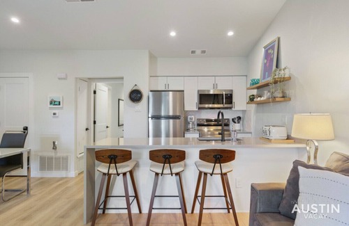 Barton Hills Apartment | Close to Barton Springs + Zilker | King BR + Patio