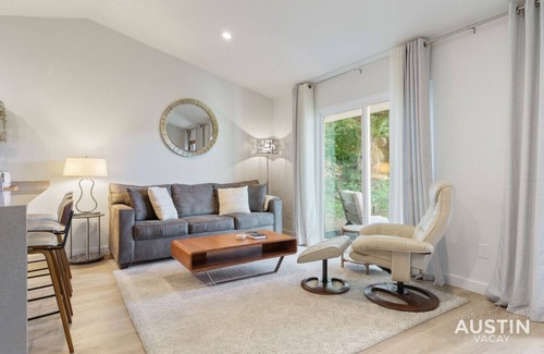 Barton Hills Apartment | Close to Barton Springs + Zilker | King BR + Patio