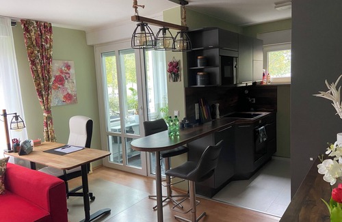 Schoenefeld Apartment | Close to BER/Adlershof airport in a quiet location; freeway transportation;