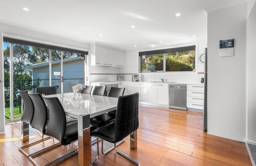 West Hobart House | Close to city, tranquil setting
