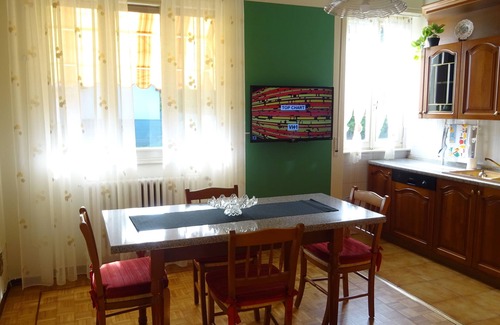 Albiolo Apartment | Close to Como and Switzerland, quiet apartment in villa with private garden