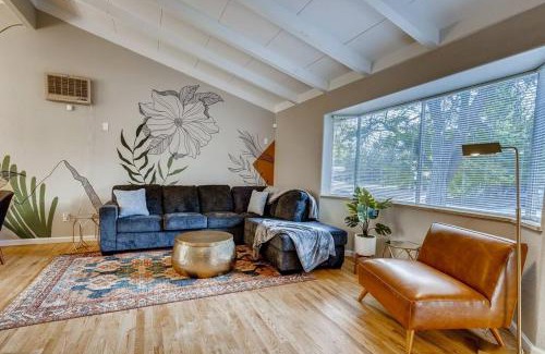 Arvada Plaza Area House | Close to Denver & Golden - Perfect for Groups