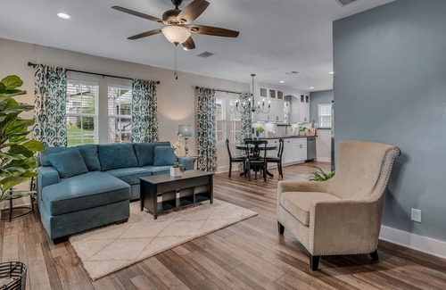 Brenham House | Close to Downtown Brenham
