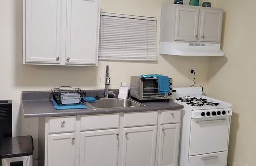 Los Angeles Apartment | Close To Downtown LA, Sofi Stadium & The Forum
