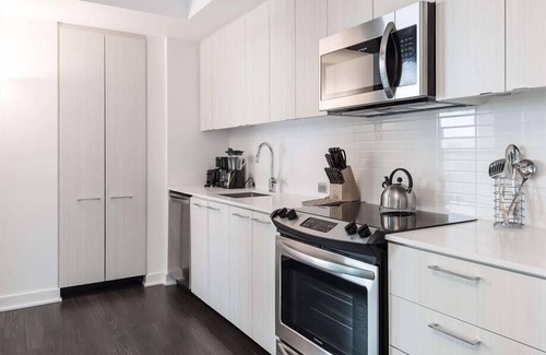 Reston Apartment | Close to Dulles Airport | Kitchen + Washer/D | nr DC