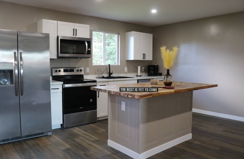 Westover House | Close to Everything Spacious 5Bdr Mountaineer Retreat Morgantown - Sleeps 14